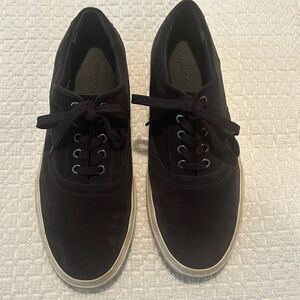 Men’s Navy Vince Sneakers